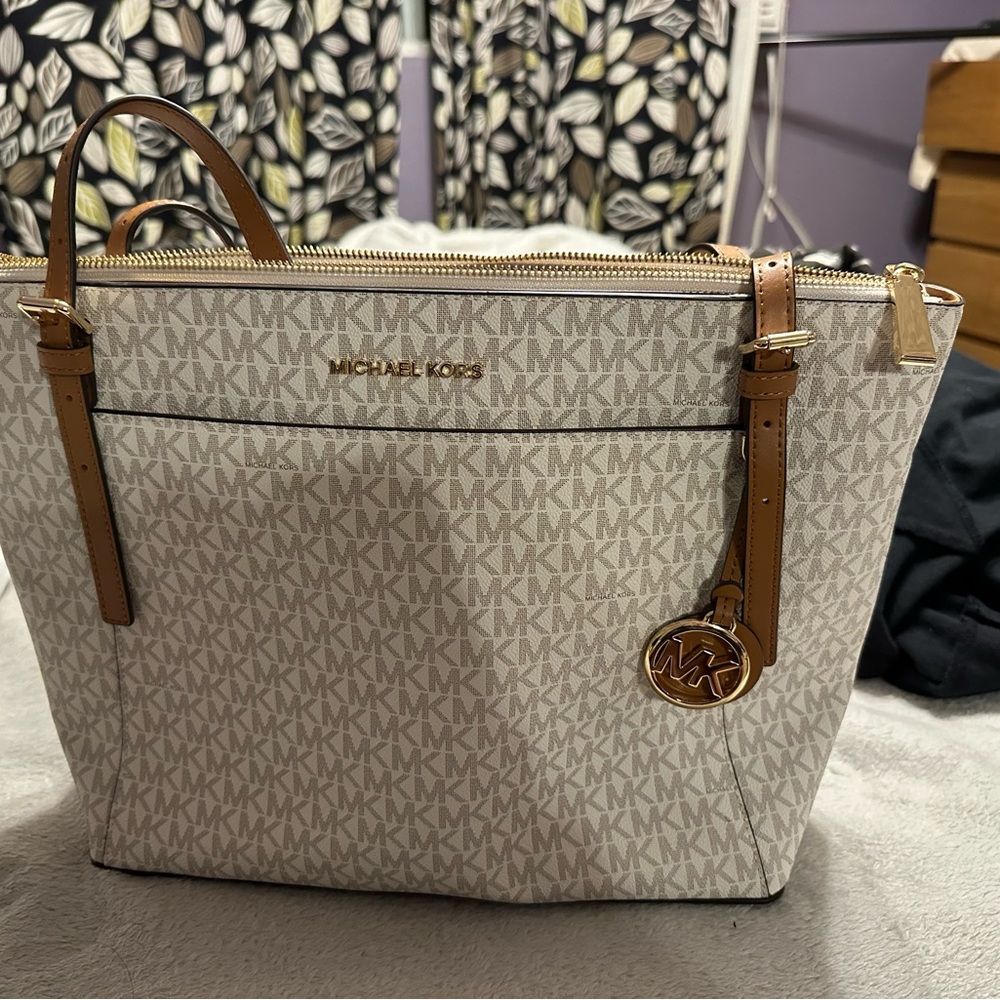 Never used before Micheal Kors Bag. Flexible on pricing